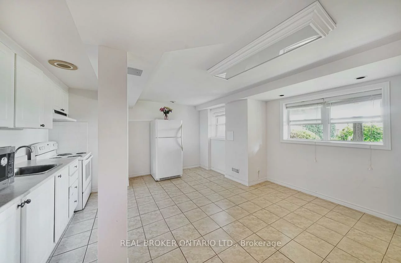39, Woodroof, Bayview Wellington, Aurora