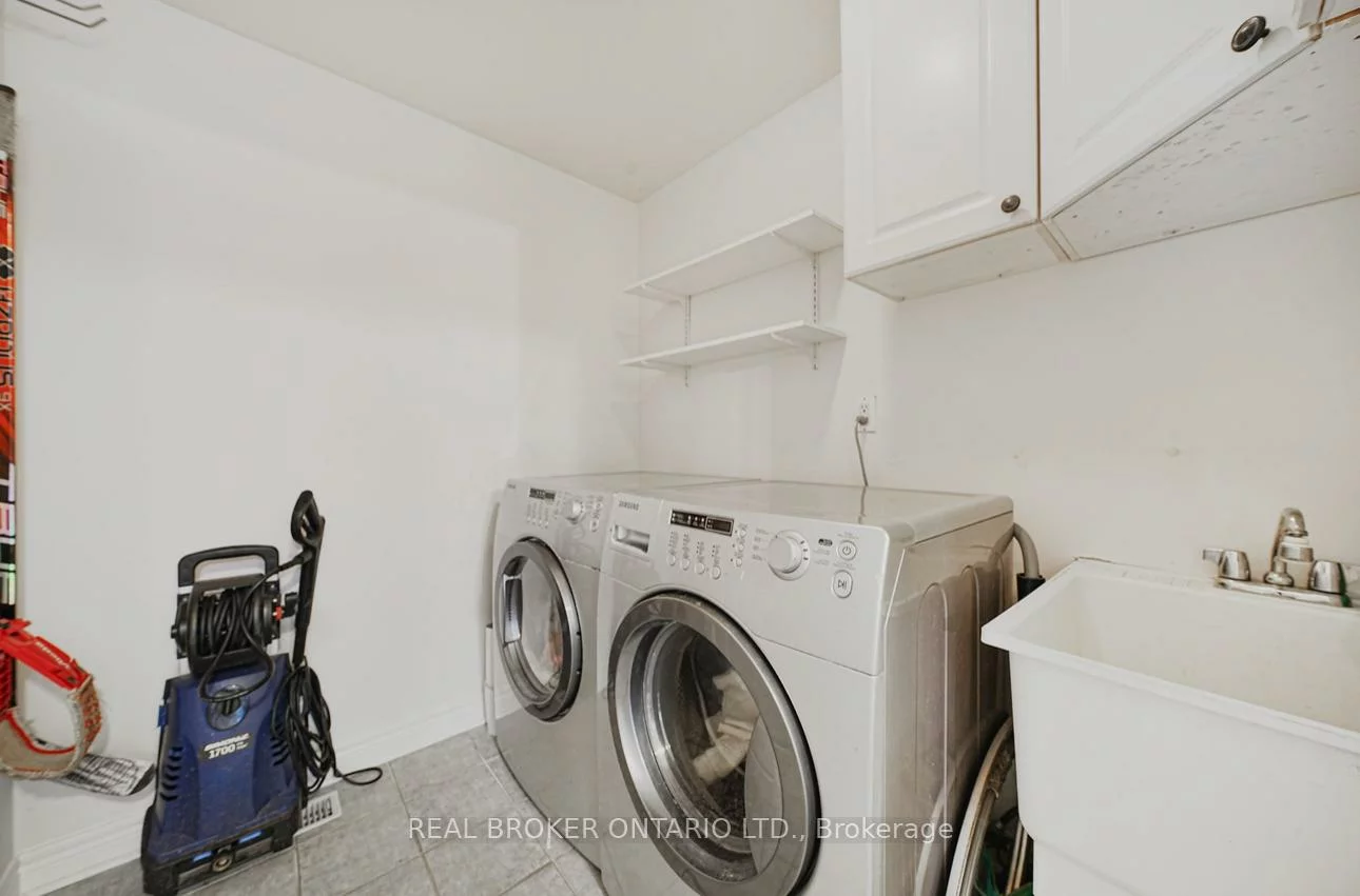 39, Woodroof, Bayview Wellington, Aurora