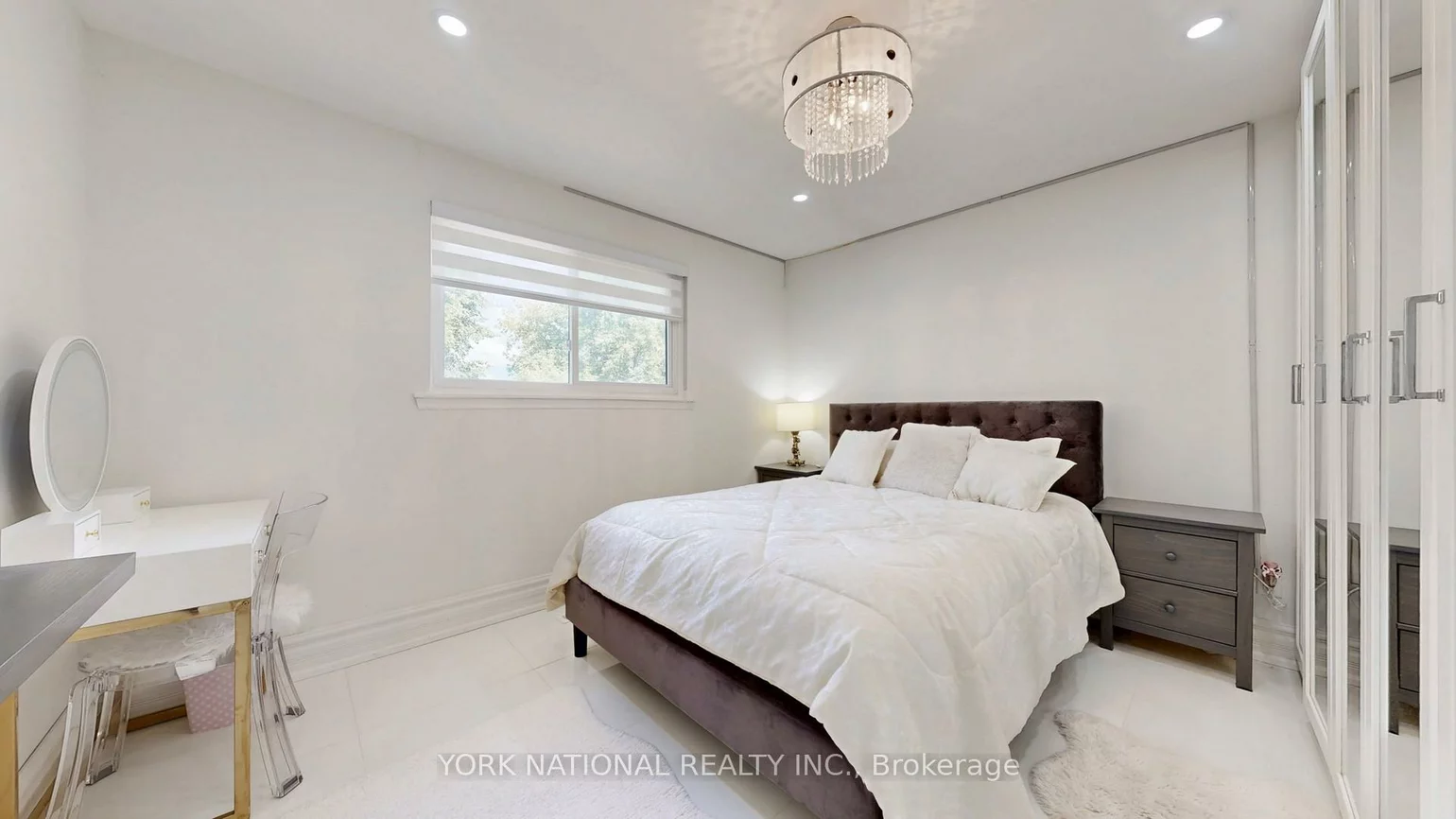 4, Boulding, Aurora Heights, Aurora