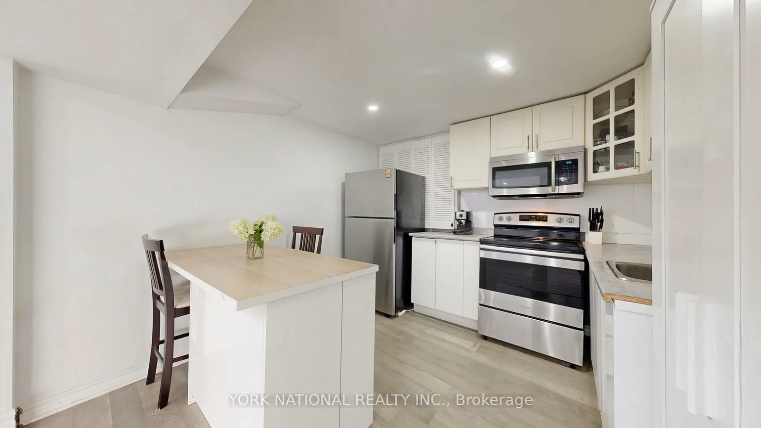 4, Boulding, Aurora Heights, Aurora