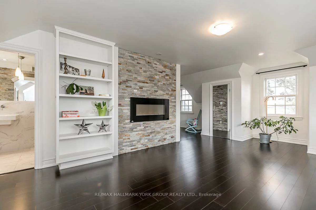 78, Wells, Aurora Village, Aurora