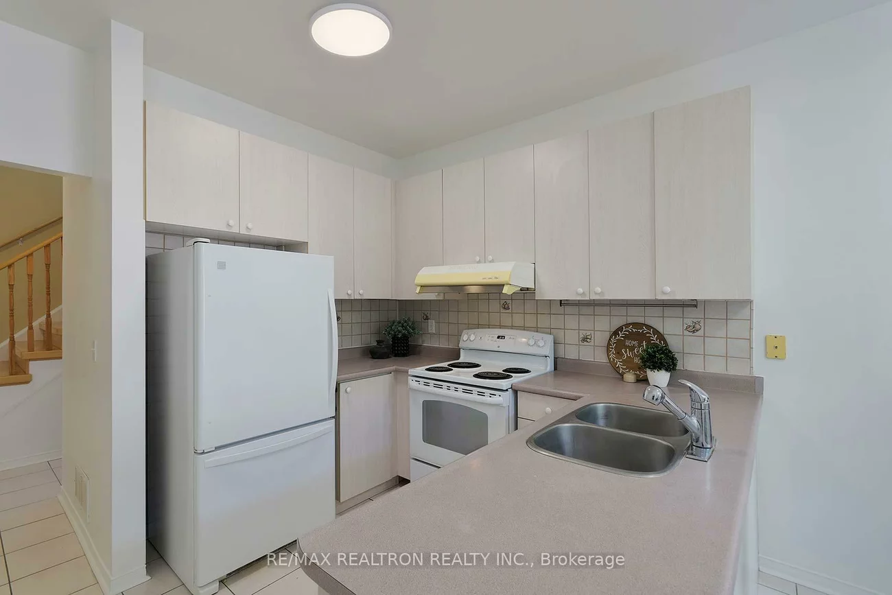 86, Ballymore, Bayview Wellington, Aurora