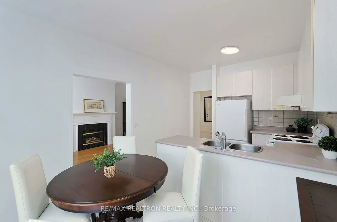 86, Ballymore, Bayview Wellington, Aurora