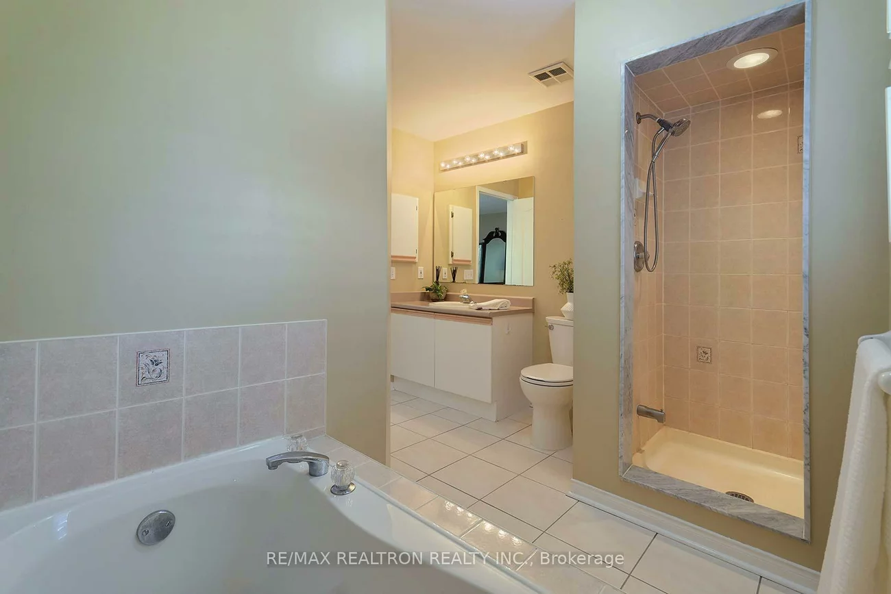 86, Ballymore, Bayview Wellington, Aurora