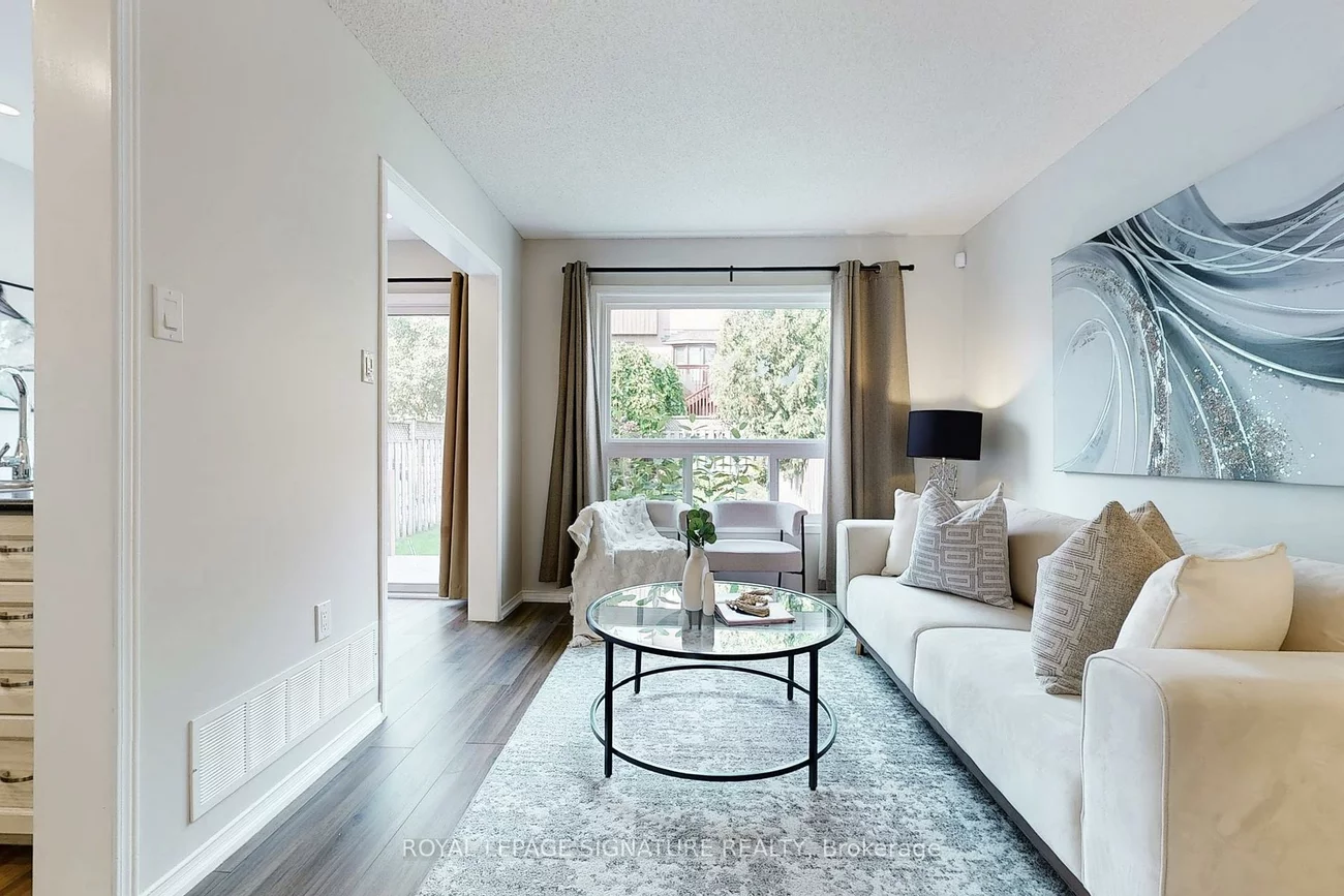 263, Pinnacle, Bayview Wellington, Aurora