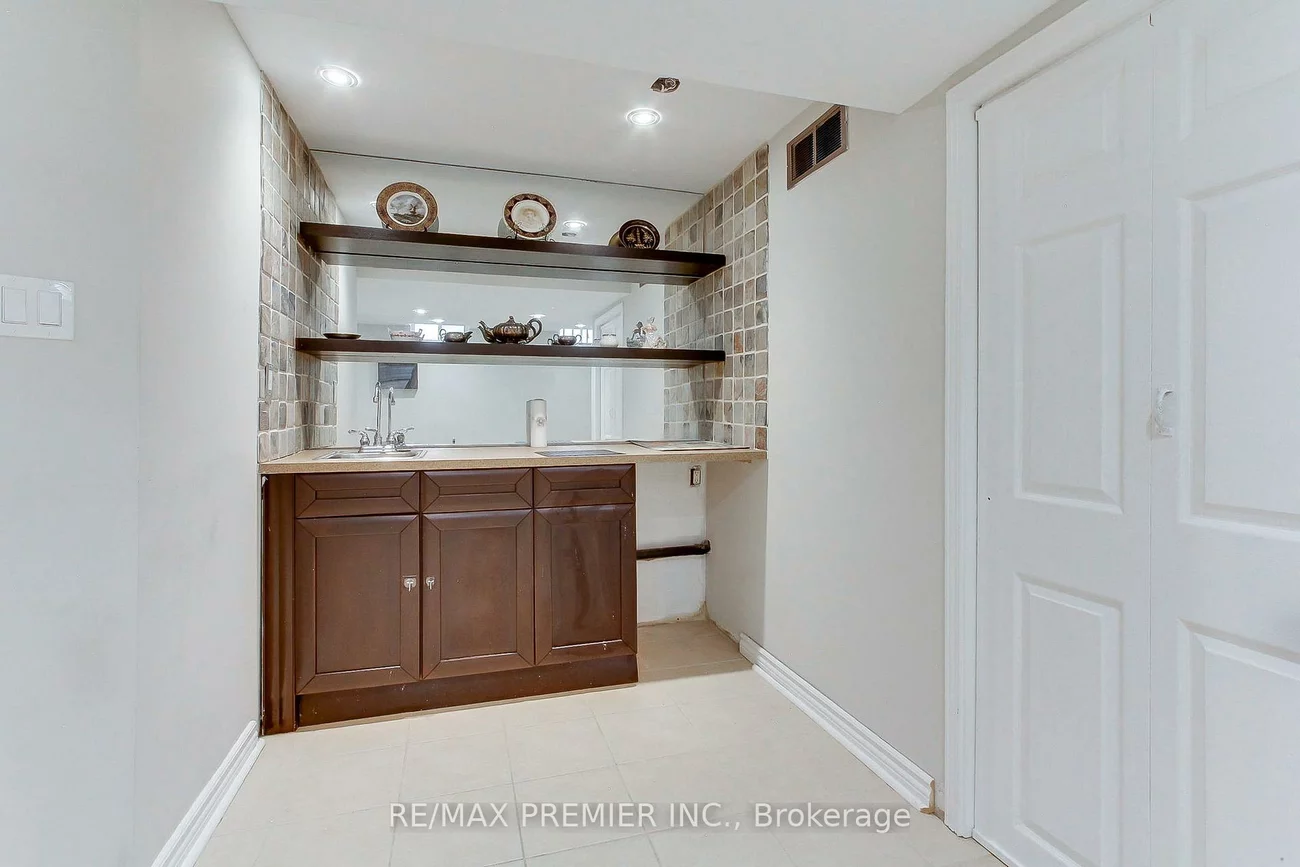 90, Covent, Aurora Highlands, Aurora