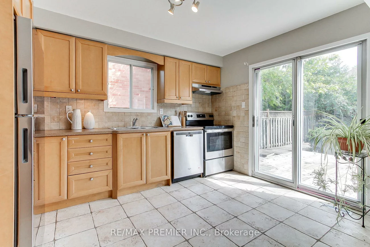 90, Covent, Aurora Highlands, Aurora