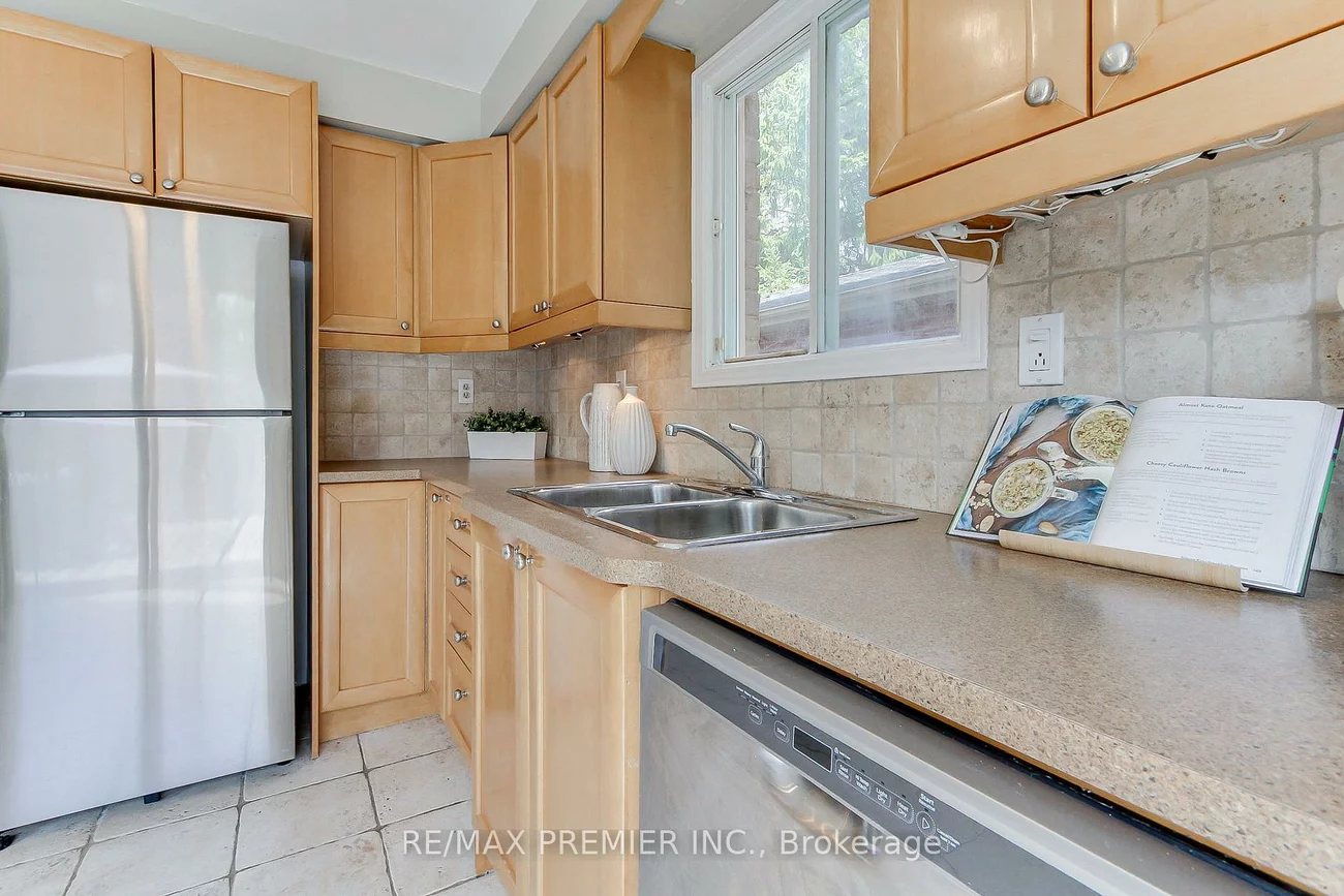 90, Covent, Aurora Highlands, Aurora