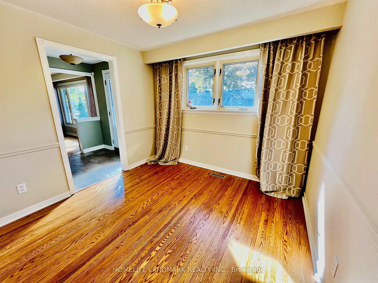 74, Devins, Aurora Heights, Aurora