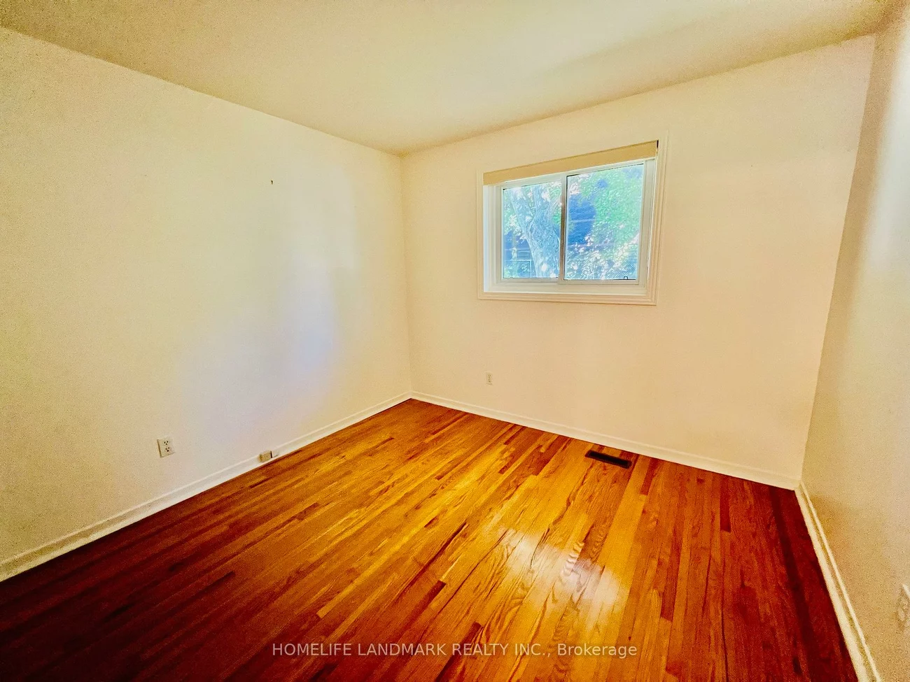 74, Devins, Aurora Heights, Aurora