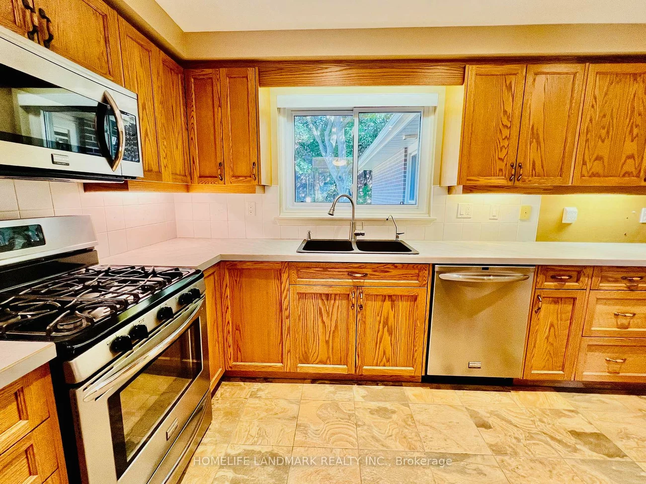 74, Devins, Aurora Heights, Aurora
