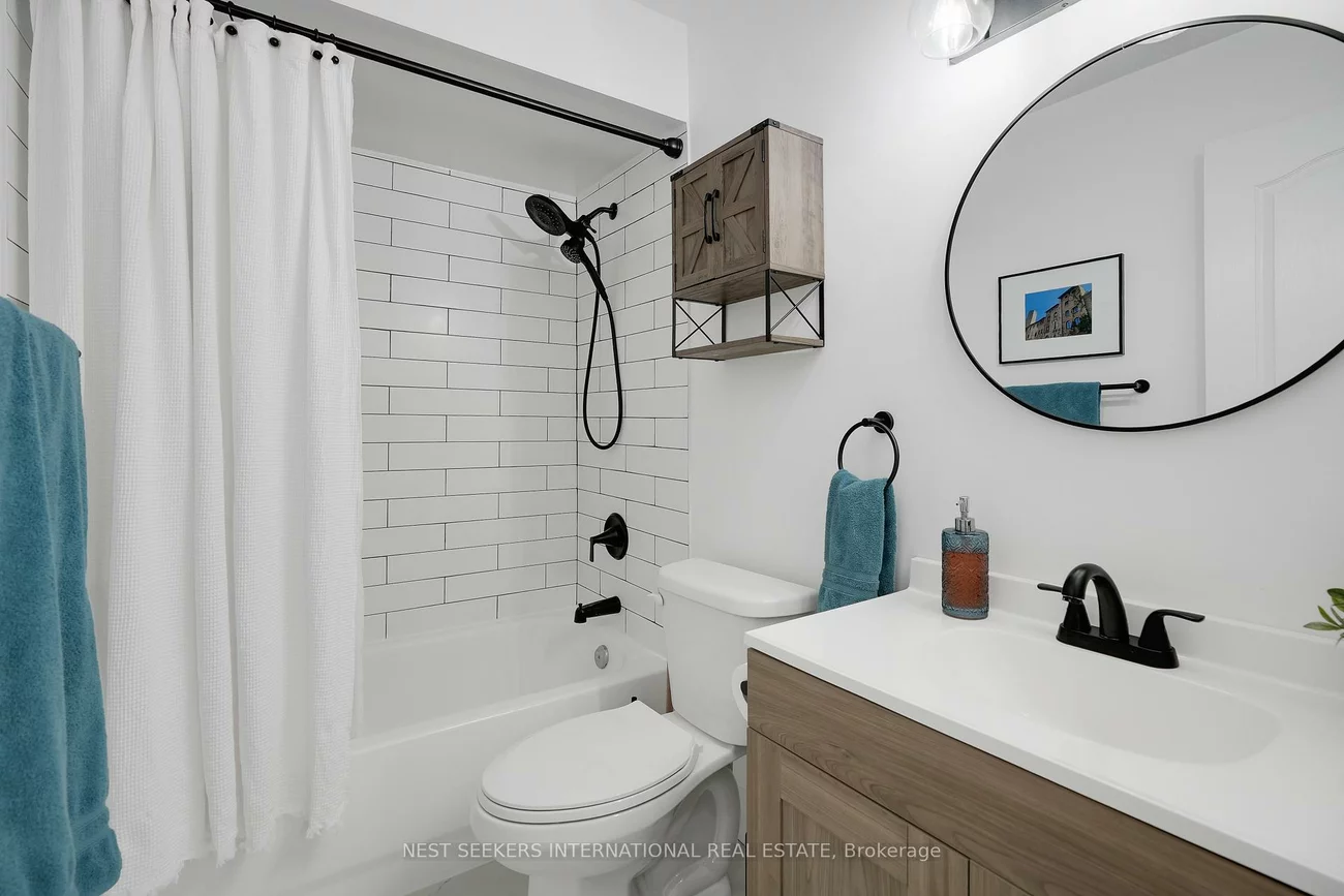 101, Mugford, Bayview Wellington, Aurora