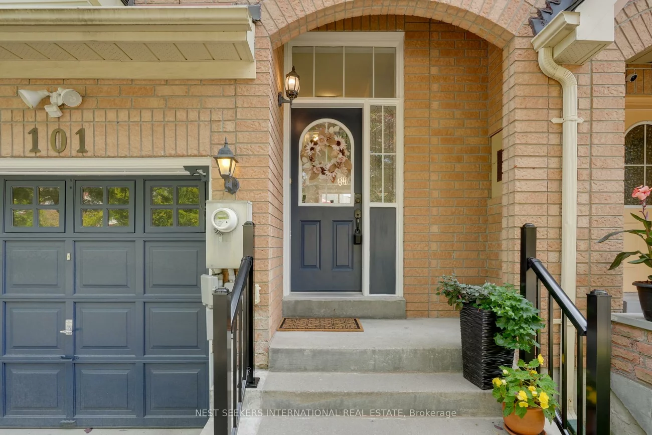 101, Mugford, Bayview Wellington, Aurora