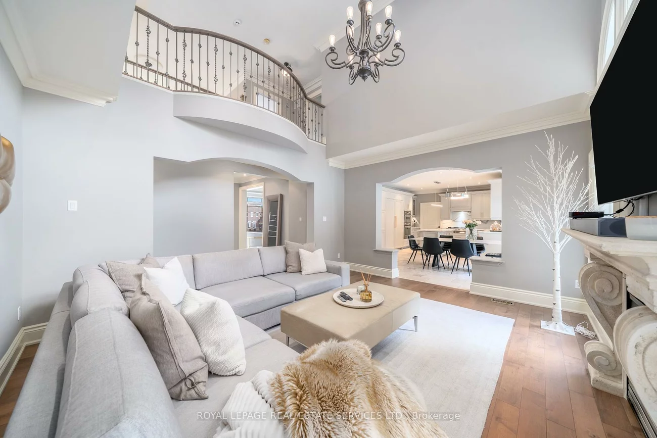 16, Sherman Oaks, Hills of St Andrew, Aurora