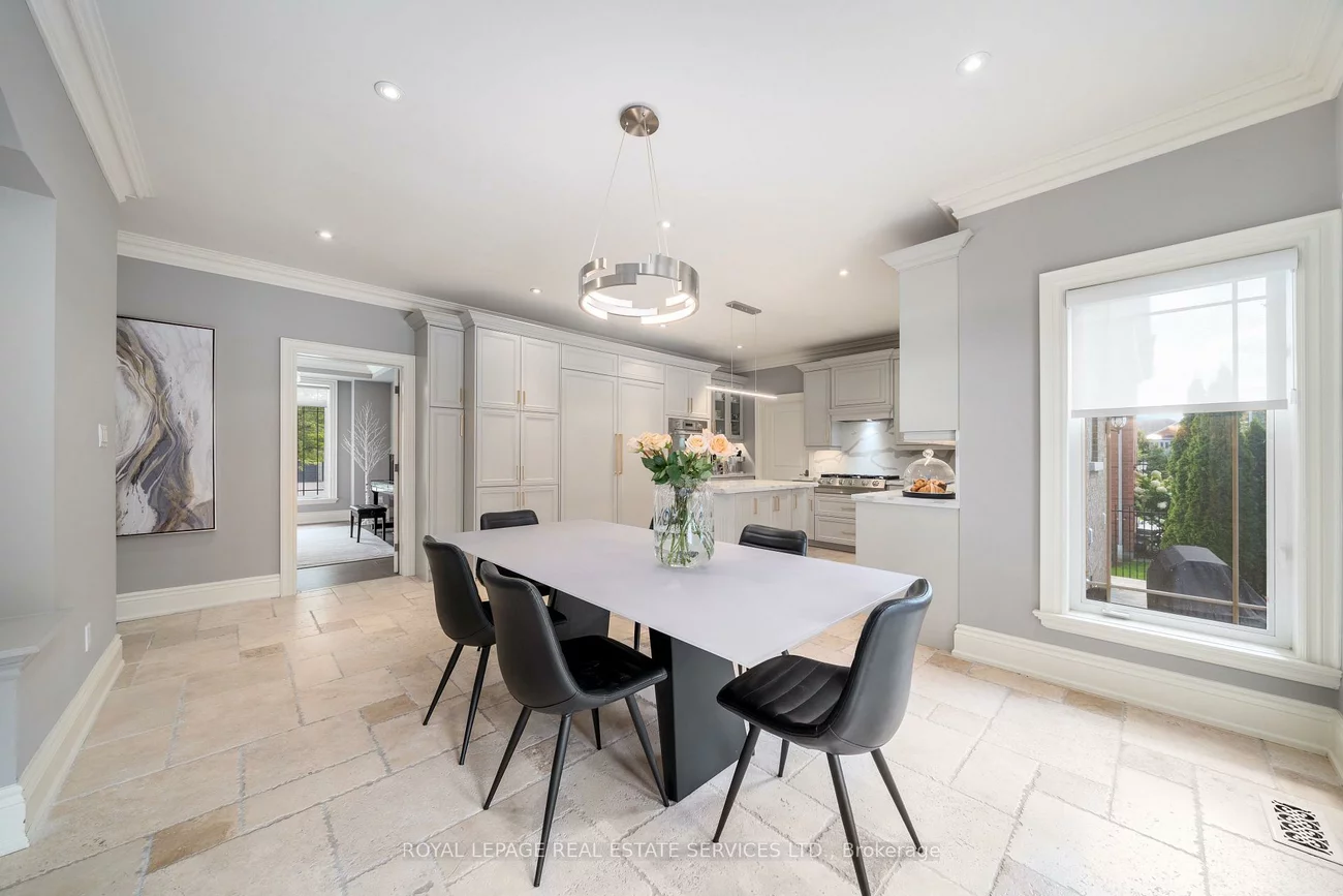 16, Sherman Oaks, Hills of St Andrew, Aurora