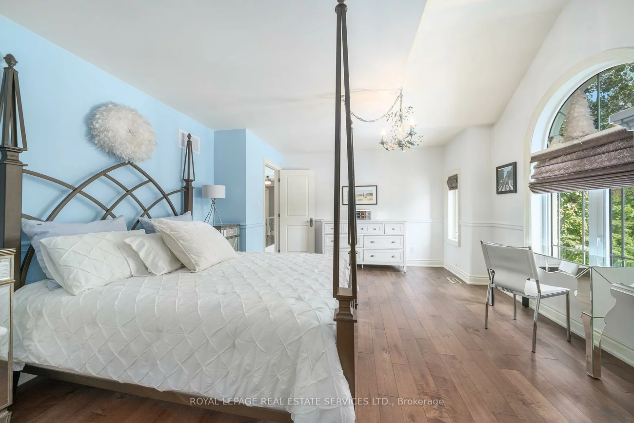 16, Sherman Oaks, Hills of St Andrew, Aurora