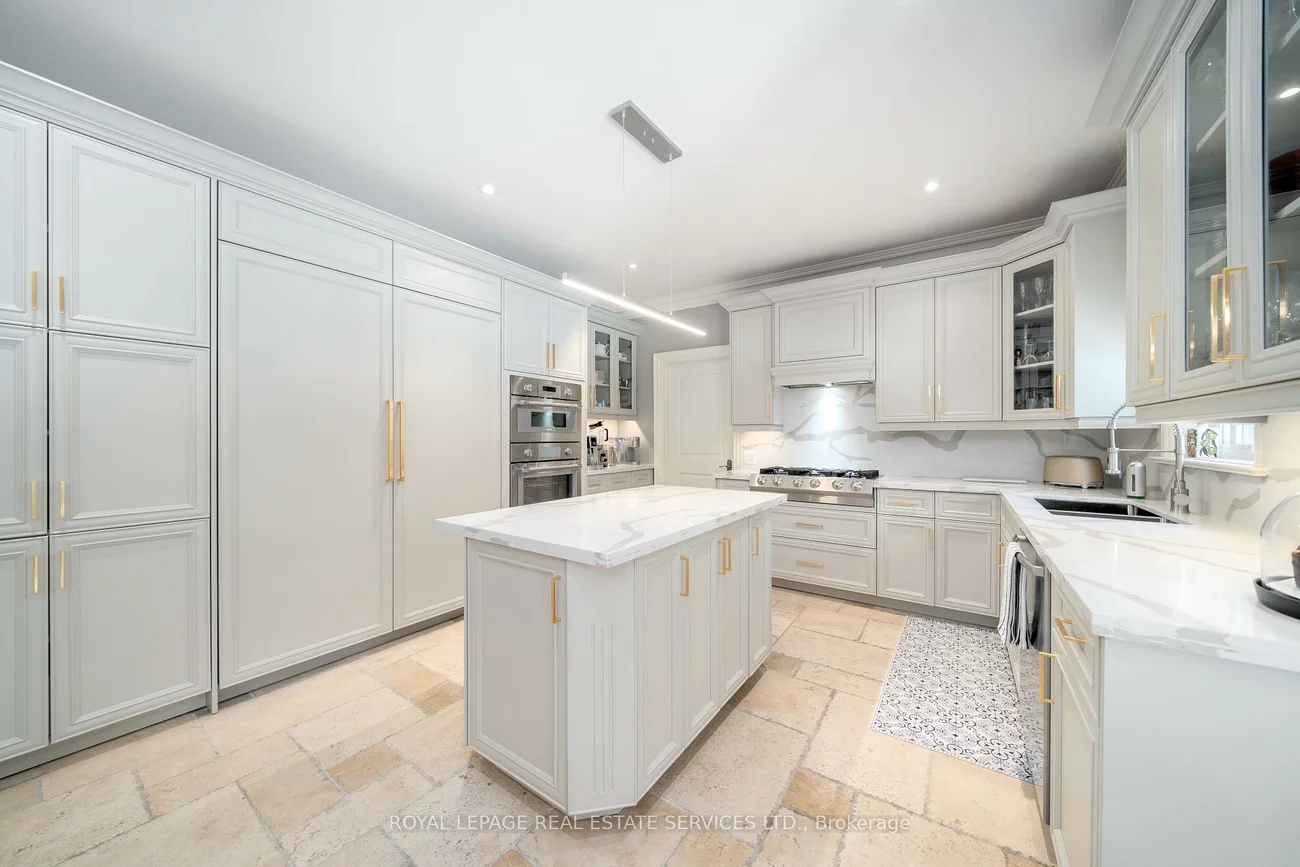16, Sherman Oaks, Hills of St Andrew, Aurora