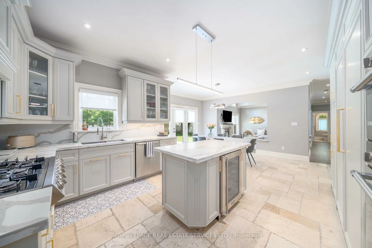 16, Sherman Oaks, Hills of St Andrew, Aurora