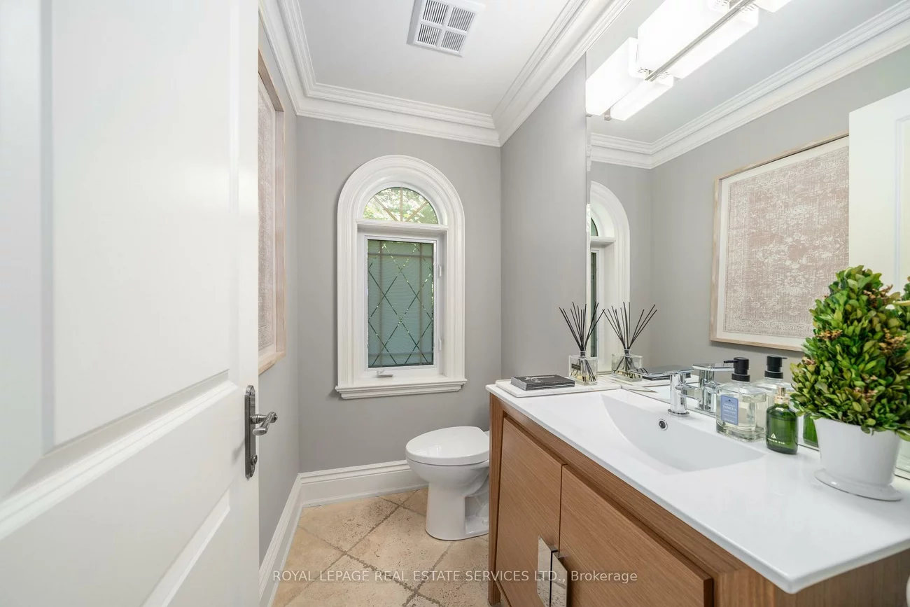 16, Sherman Oaks, Hills of St Andrew, Aurora