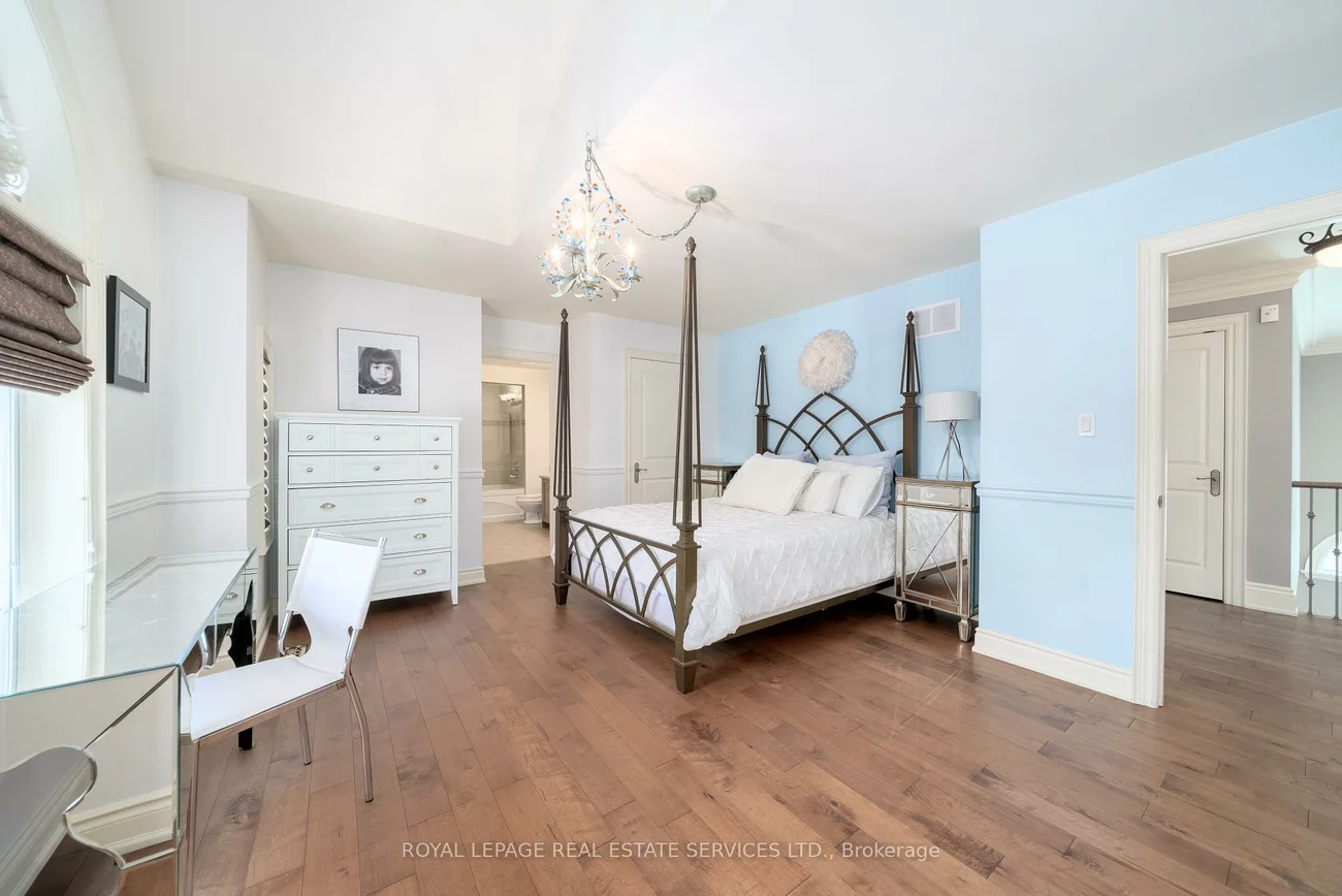 16, Sherman Oaks, Hills of St Andrew, Aurora