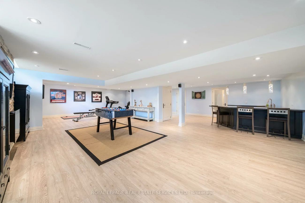16, Sherman Oaks, Hills of St Andrew, Aurora