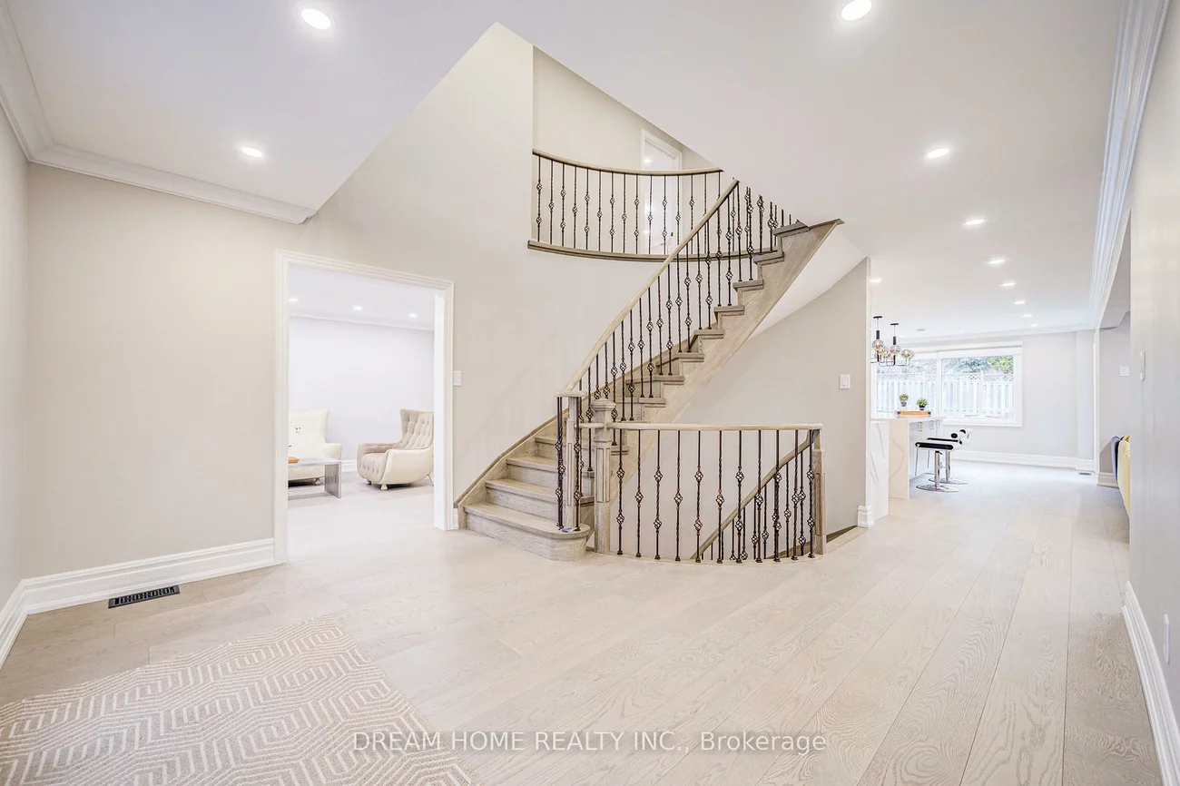352, Kennedy, Aurora Heights, Aurora