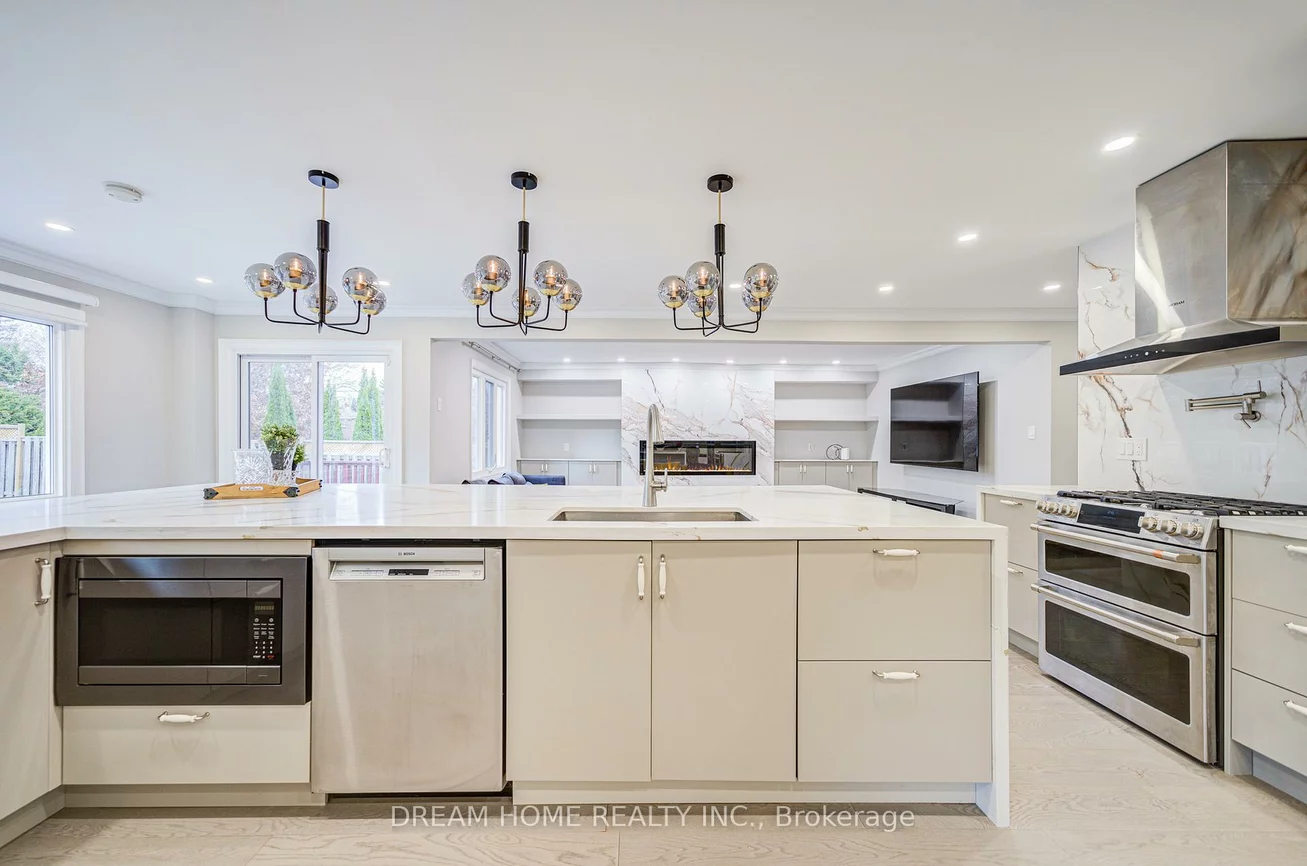352, Kennedy, Aurora Heights, Aurora