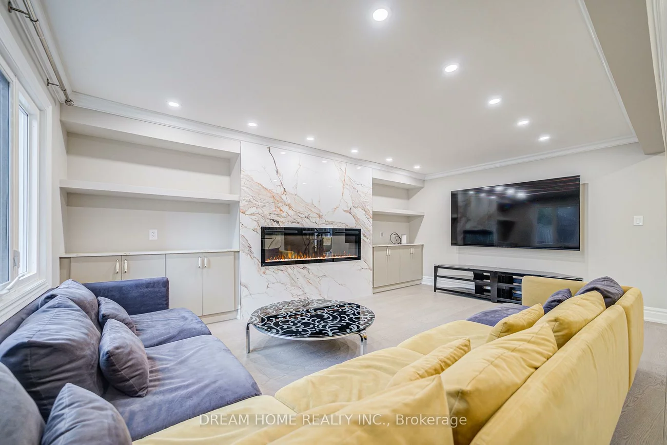 352, Kennedy, Aurora Heights, Aurora