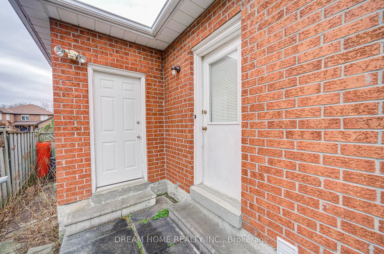 352, Kennedy, Aurora Heights, Aurora