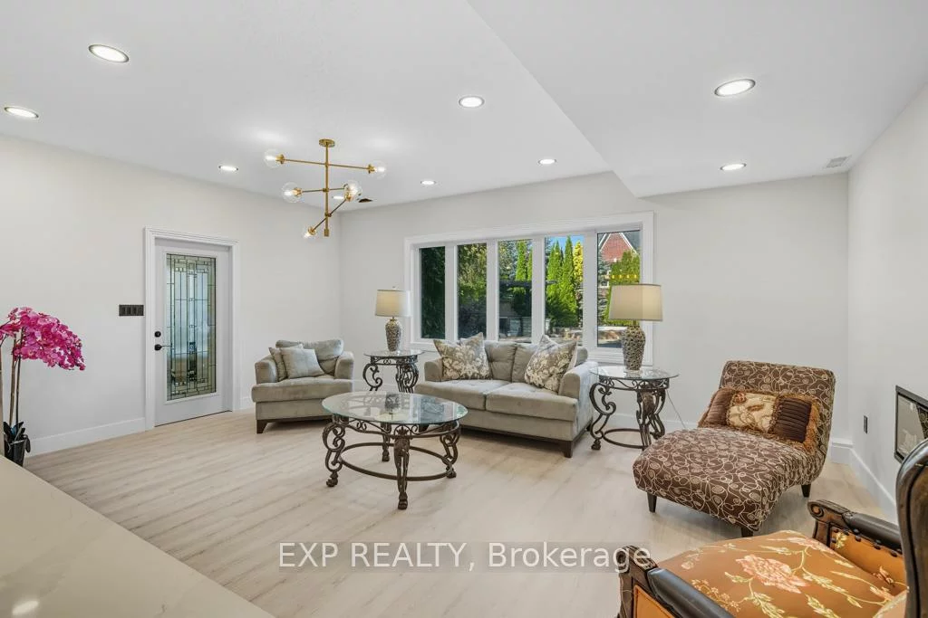 22, Longthorpe, Bayview Southeast, Aurora