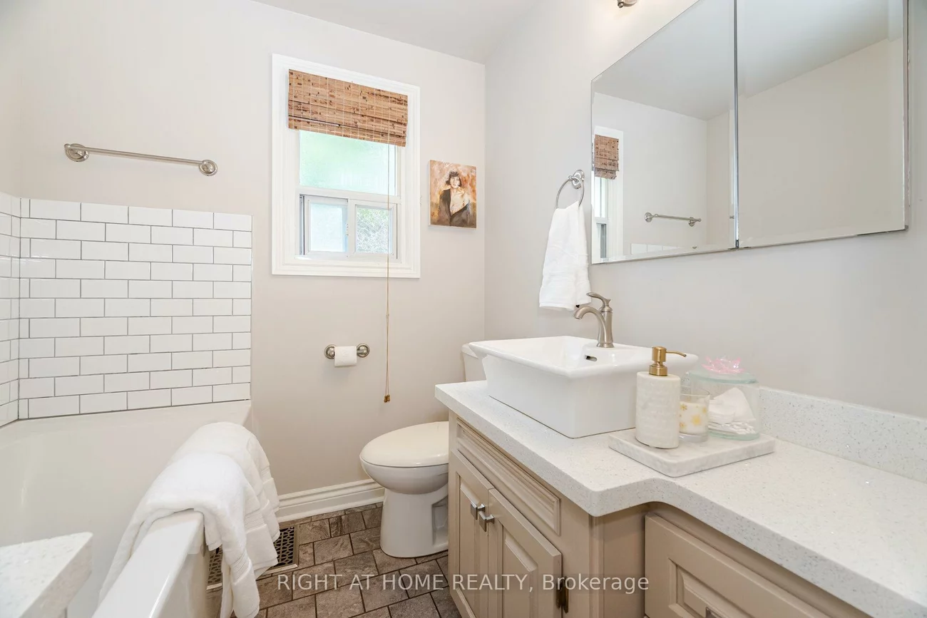 15, Kemano, Aurora Heights, Aurora