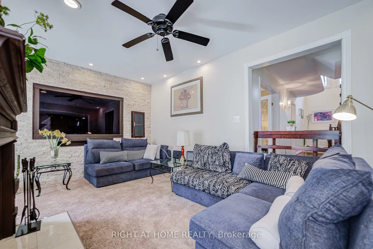 128, Carlyle, Aurora Highlands, Aurora