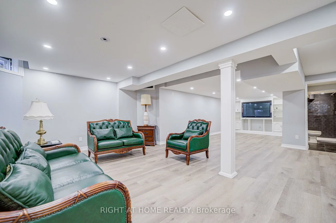 128, Carlyle, Aurora Highlands, Aurora