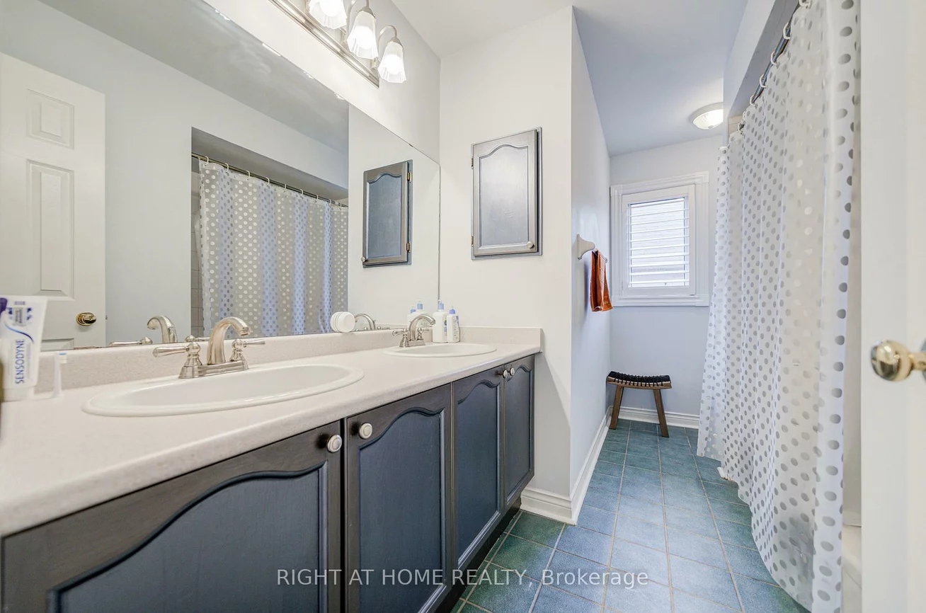 128, Carlyle, Aurora Highlands, Aurora