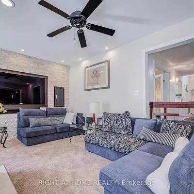 128, Carlyle, Aurora Highlands, Aurora
