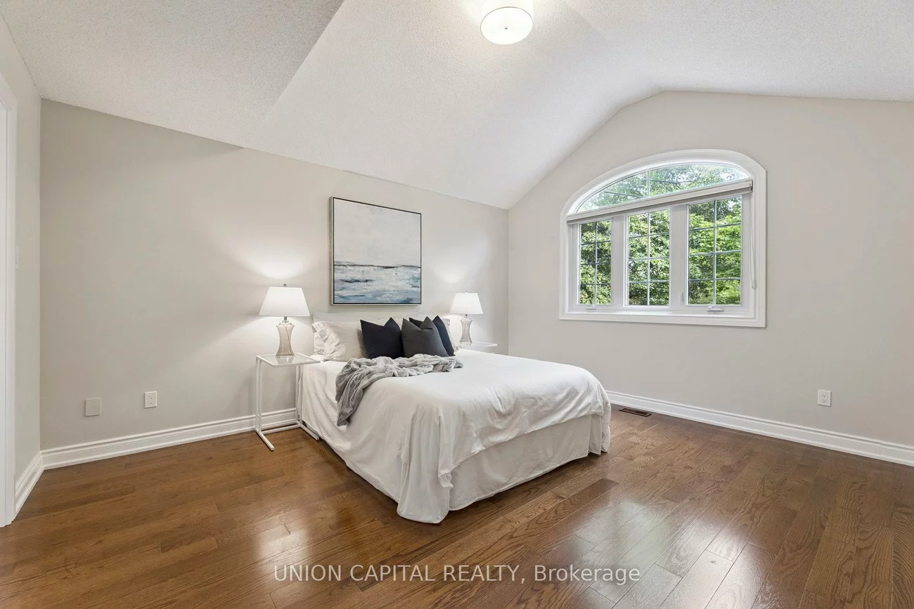 86, Charing, Aurora Highlands, Aurora