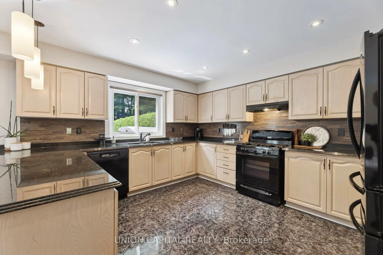 86, Charing, Aurora Highlands, Aurora