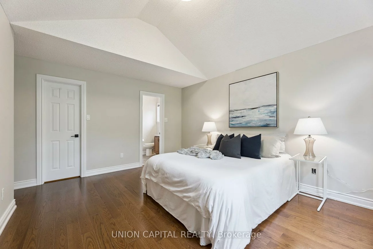 86, Charing, Aurora Highlands, Aurora