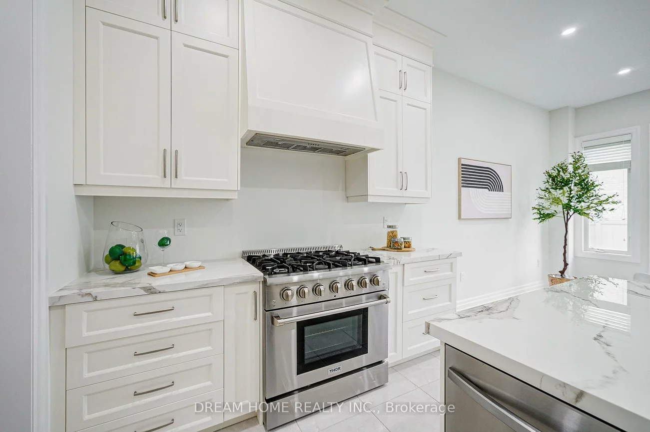 113, Botelho, Bayview Southeast, Aurora