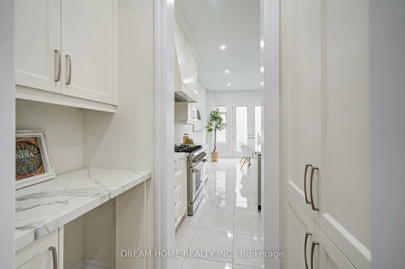 113, Botelho, Bayview Southeast, Aurora