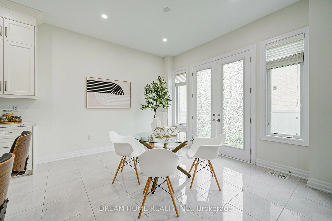 113, Botelho, Bayview Southeast, Aurora