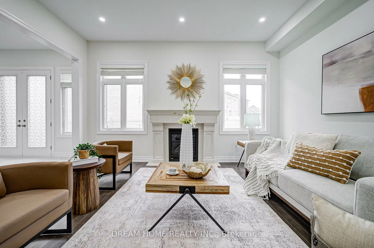 113, Botelho, Bayview Southeast, Aurora
