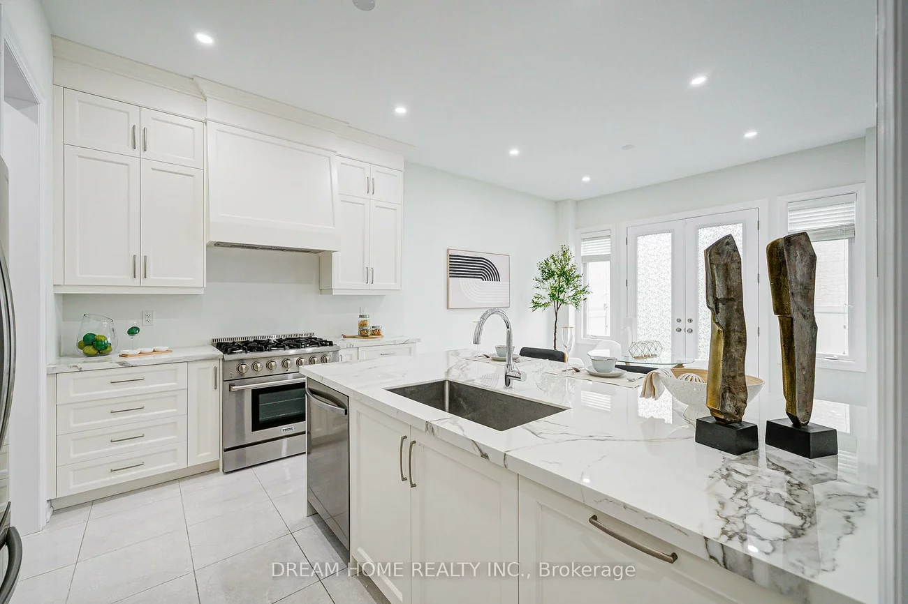 113, Botelho, Bayview Southeast, Aurora