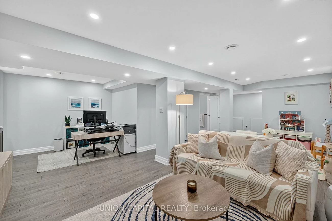 27, Trent, Bayview Wellington, Aurora