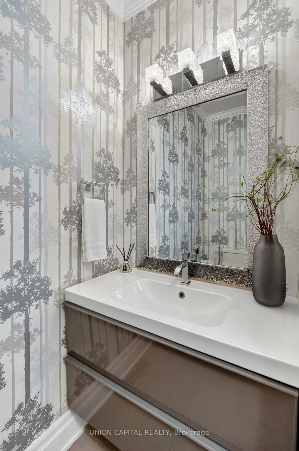 27, Trent, Bayview Wellington, Aurora