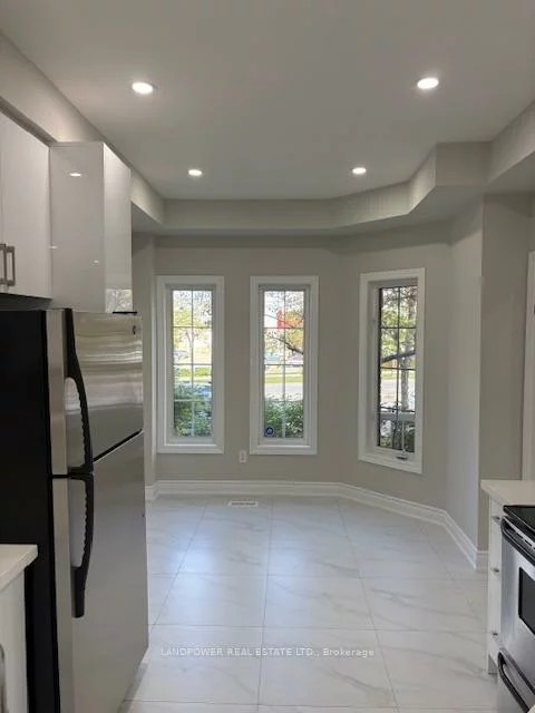 447, Hollandview, Bayview Wellington, Aurora