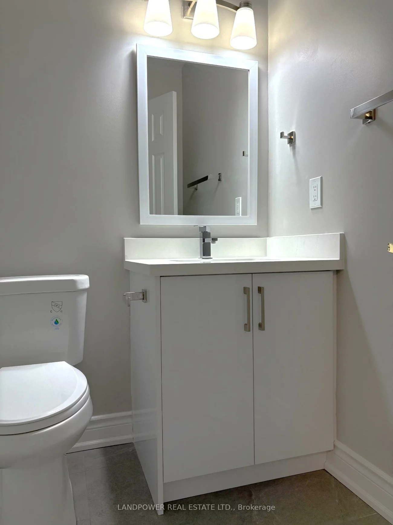447, Hollandview, Bayview Wellington, Aurora