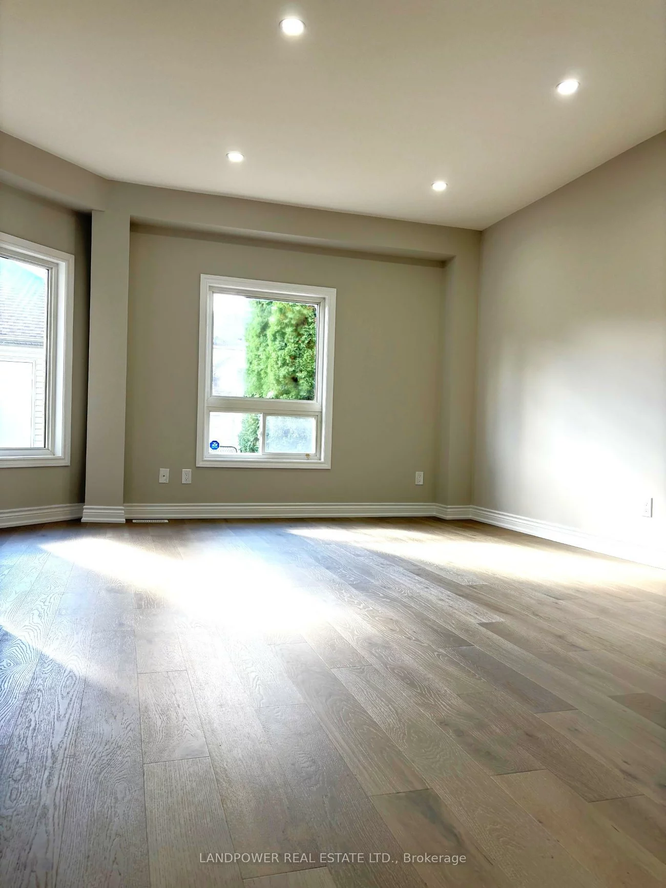 447, Hollandview, Bayview Wellington, Aurora