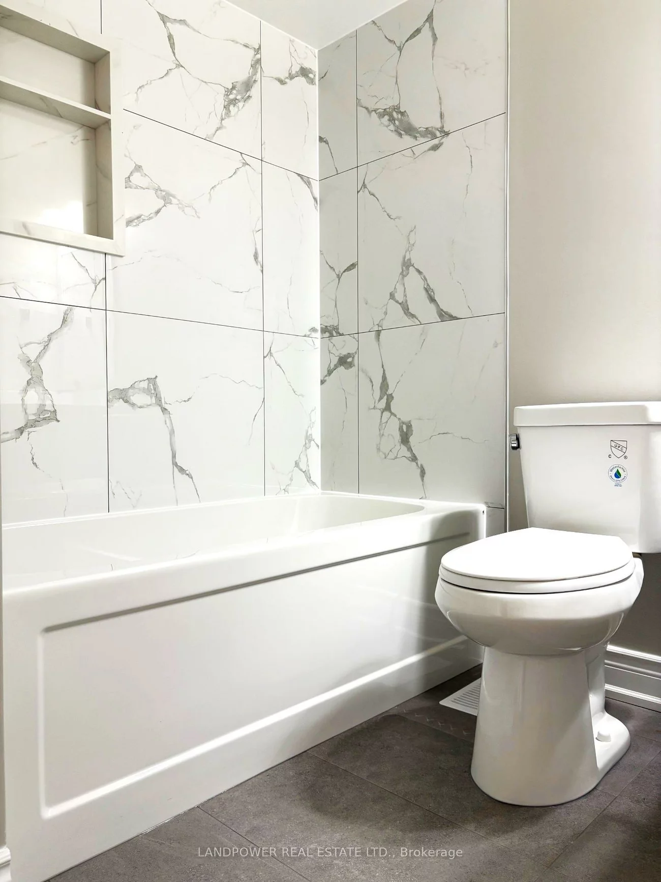 447, Hollandview, Bayview Wellington, Aurora