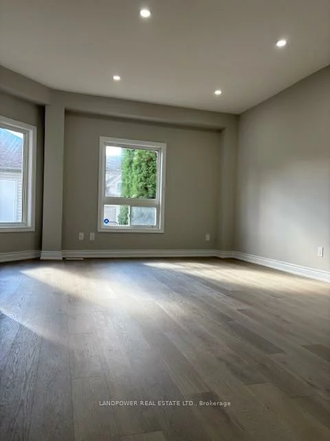 447, Hollandview, Bayview Wellington, Aurora